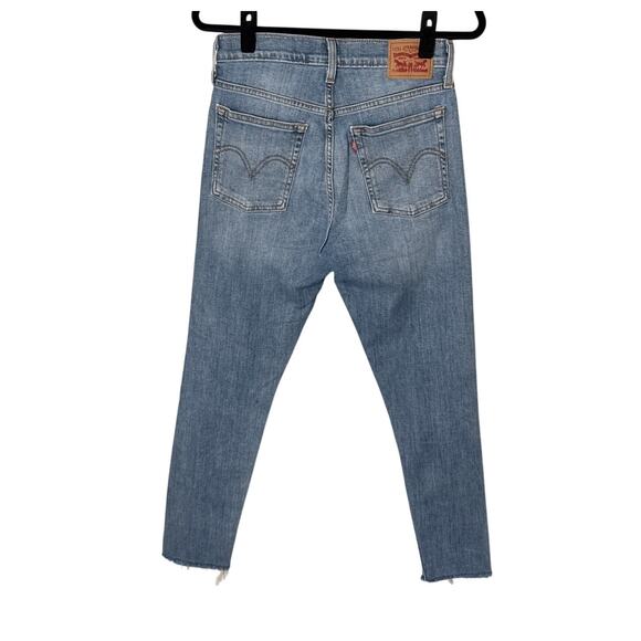 Levi's Womens Wedgie Skinny Jeans Distressed Light Wash Raw Hem Size 28 - Picture 4 of 12
